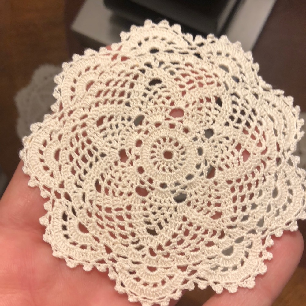 Antique lace coasters - Picture 2 of 3